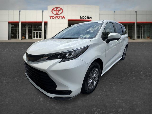 2025 Toyota Sienna XLE