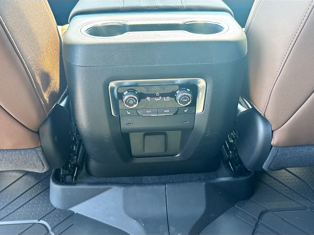 2026 Chevrolet Suburban High Country - Photo 27