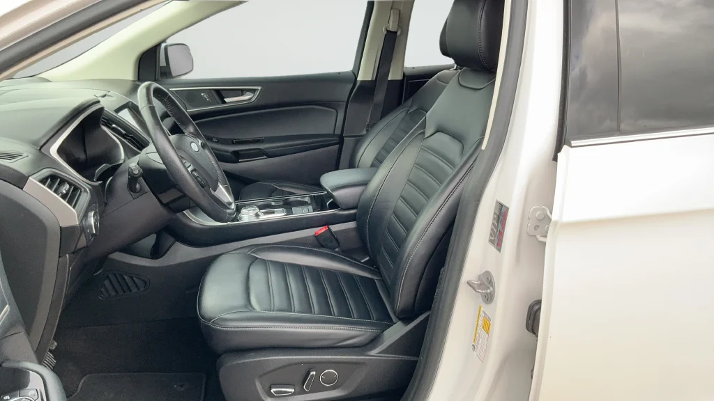Used 2019 White Ford SEL image 17