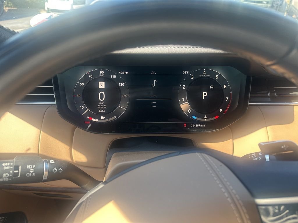 Used 2025 Green Land Rover SE image 7