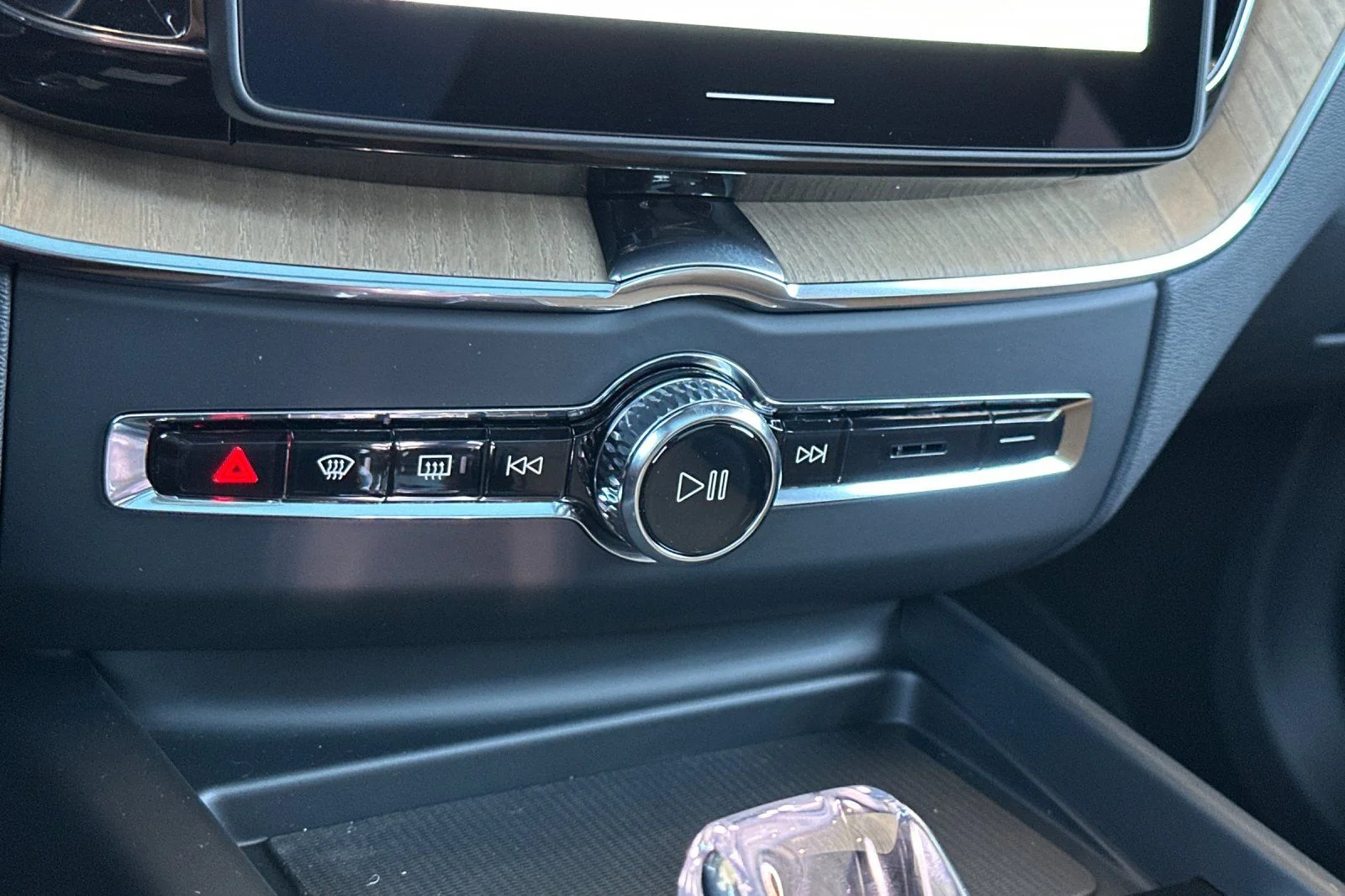 New 2026 Crystal White Volvo Plus image 20