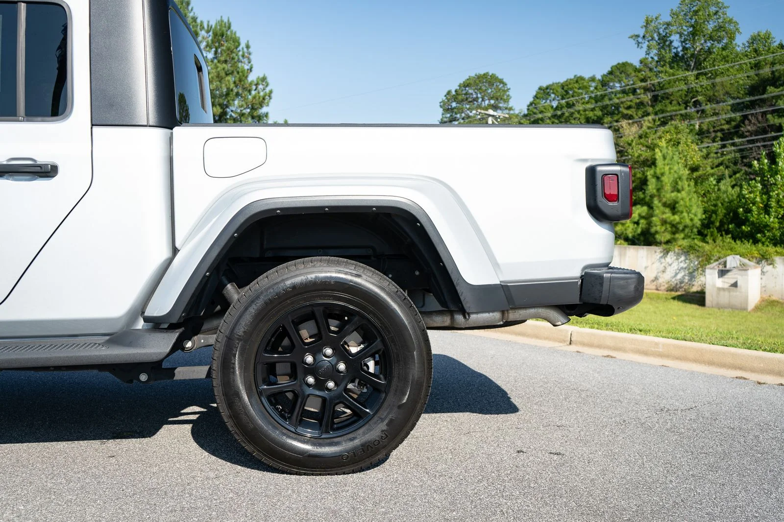 Used 2023 Silver Jeep Overland image 6