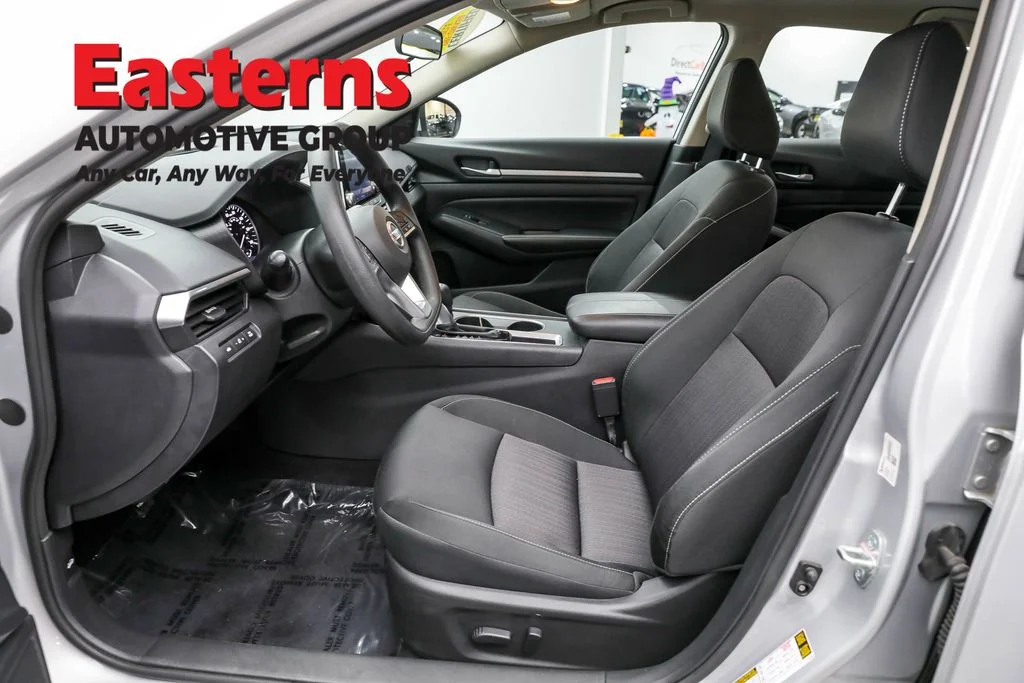 Used 2022 Silver Nissan 2.5 SV image 14