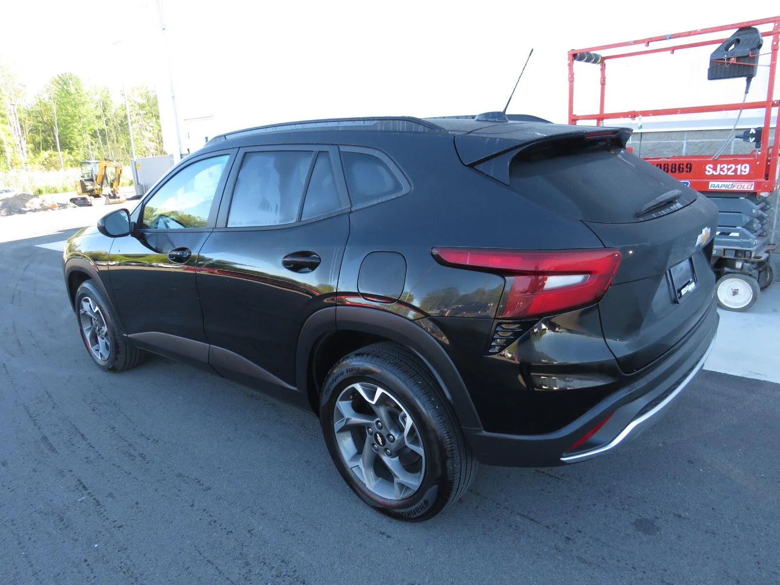 Used 2024 Mosaic Black Metallic Chevrolet LT image 15