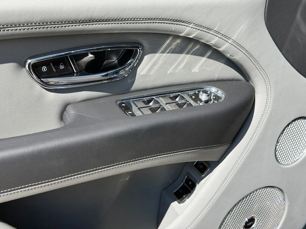Used 2025 Gravity Gray Bentley Azure image 16