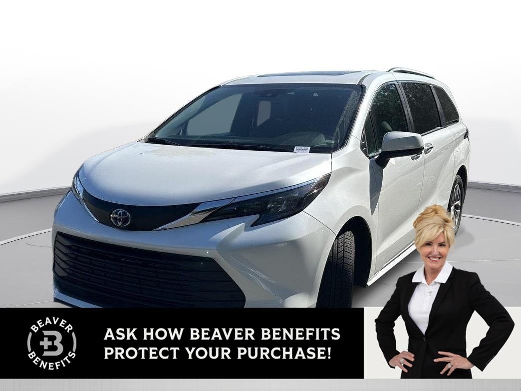 2025 Toyota Sienna XLE 8-Passenger Hybrid FWD's photo