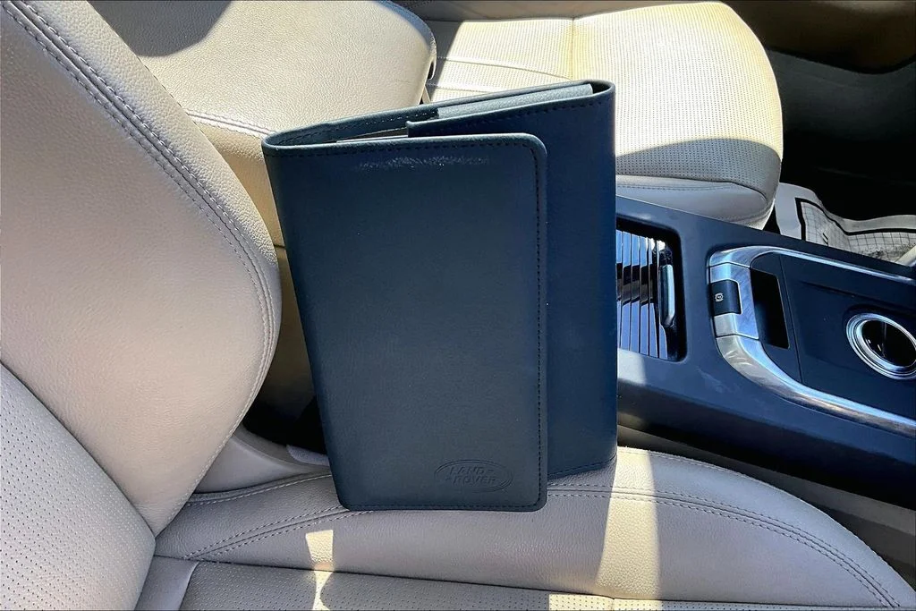 Used 2019 Loire Blue Metallic Land Rover HSE image 10