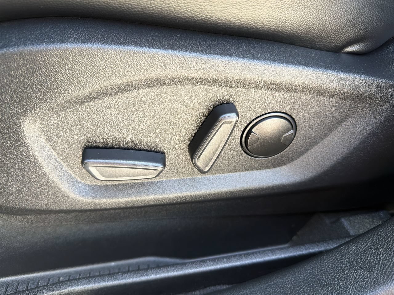 Used 2023 Black Metallic Ford SEL image 20