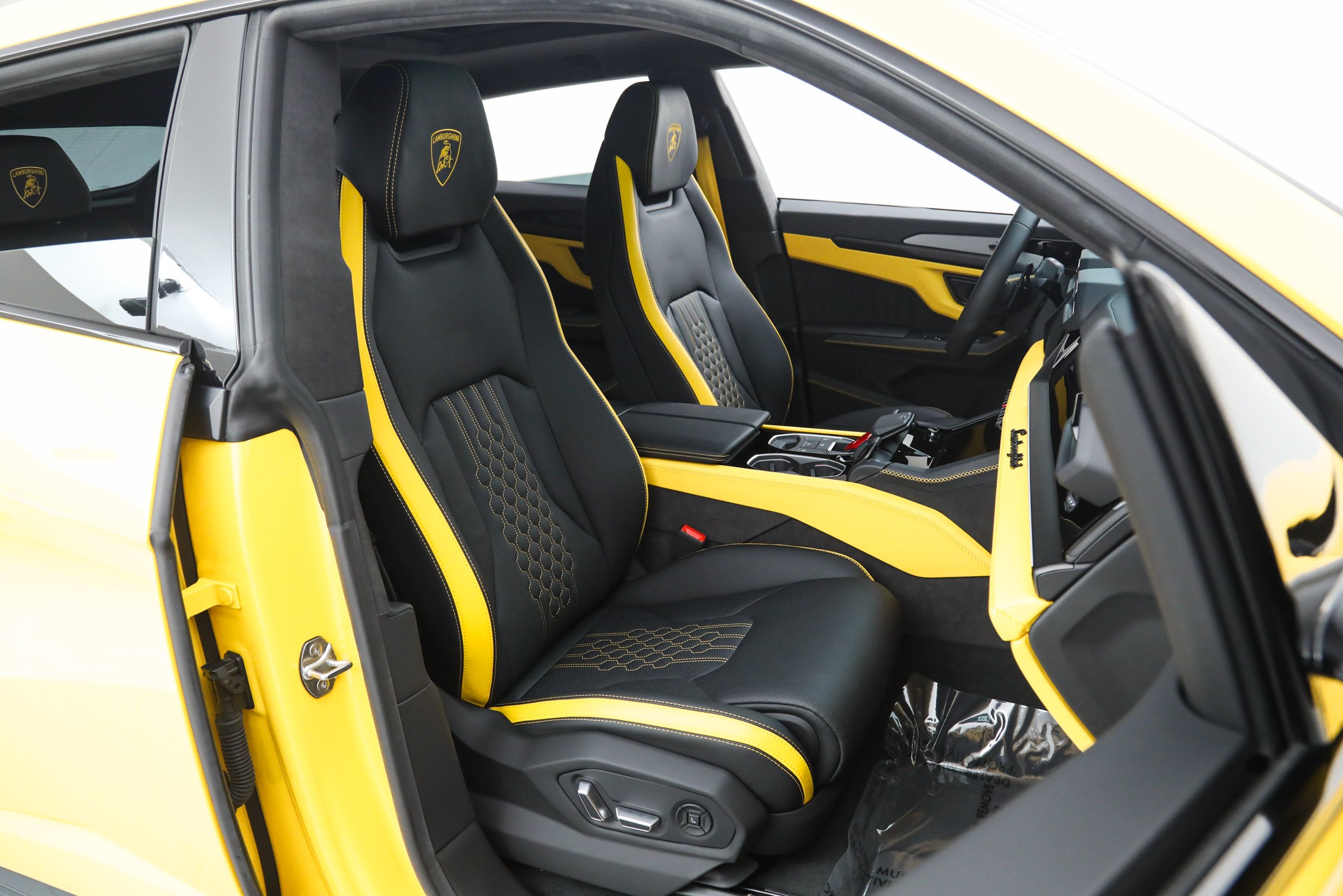Used 2025 Yellow Lamborghini SE image 17
