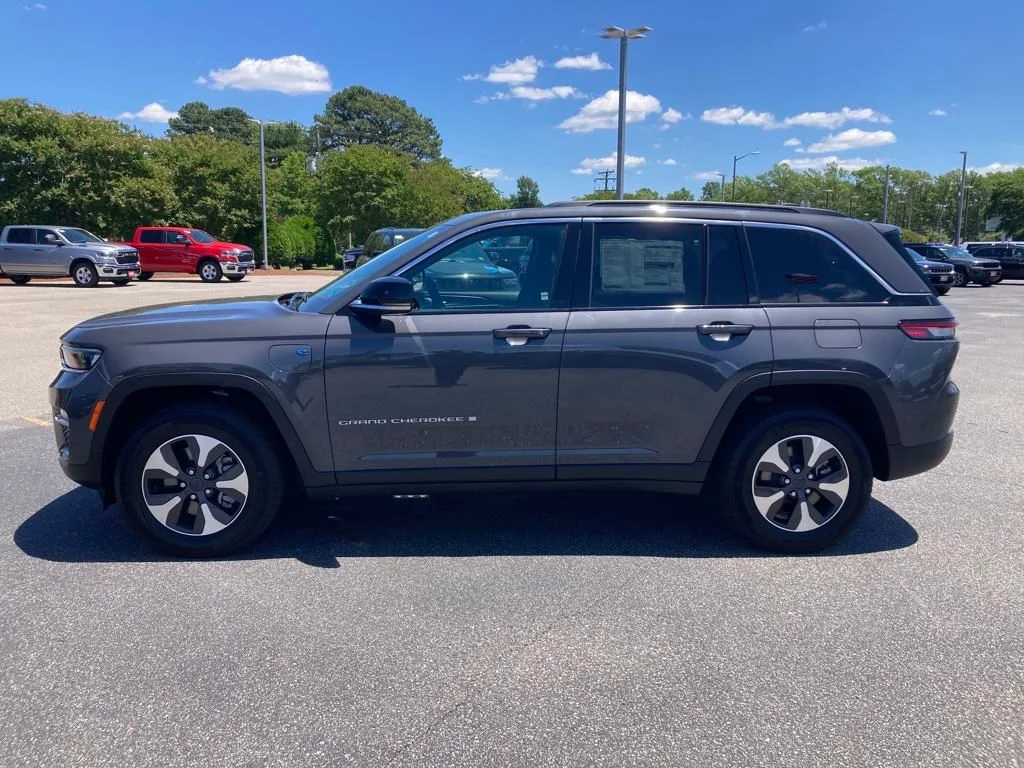 New 2024 Baltic Gray Metallic Clearcoat Jeep 4xe image 2
