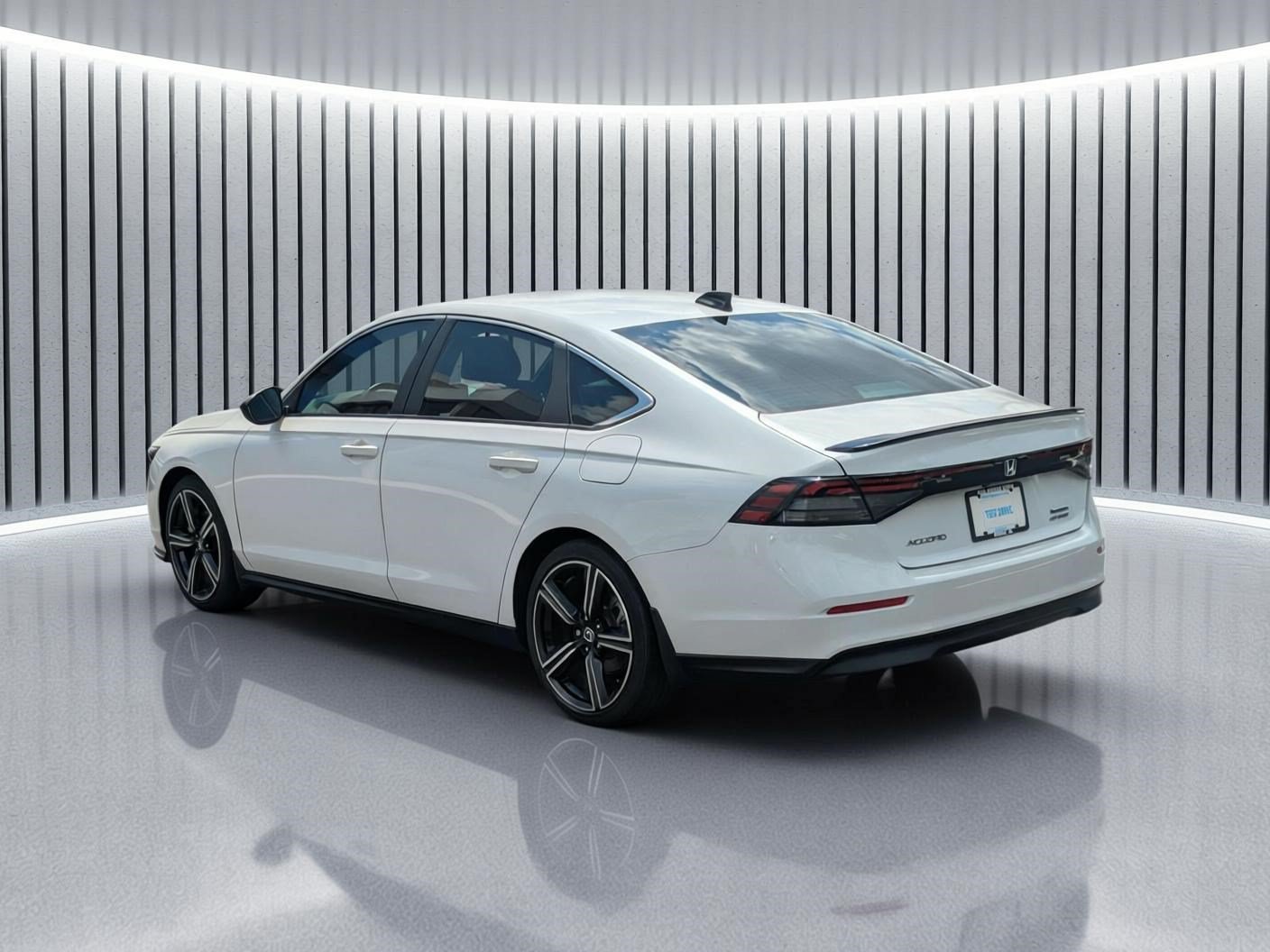 Used 2026 Platinum White Pearl Honda Sport image 8