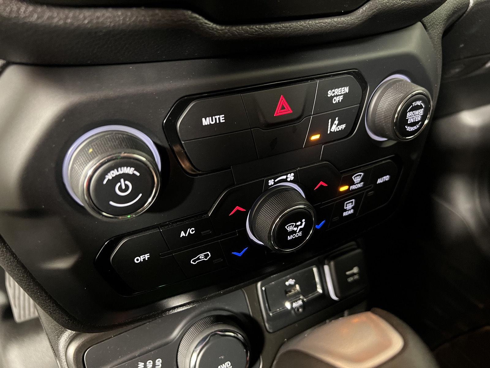 Used 2021  Jeep Latitude image 8