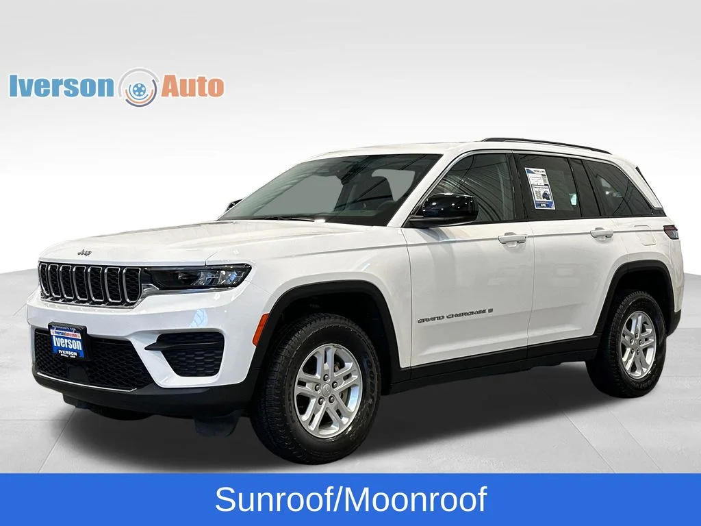 Used 2023 White Jeep Laredo image 5