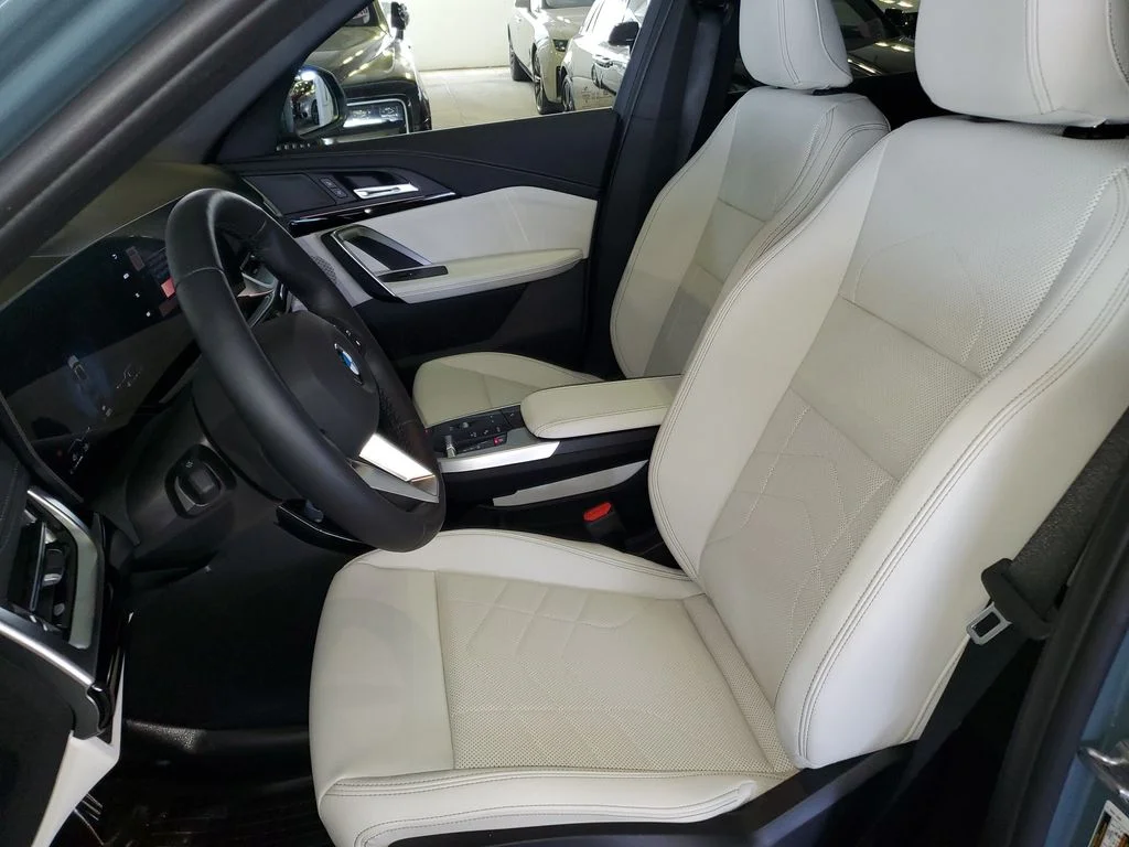 New 2026 Cape York Green Metallic BMW xDrive28i image 16