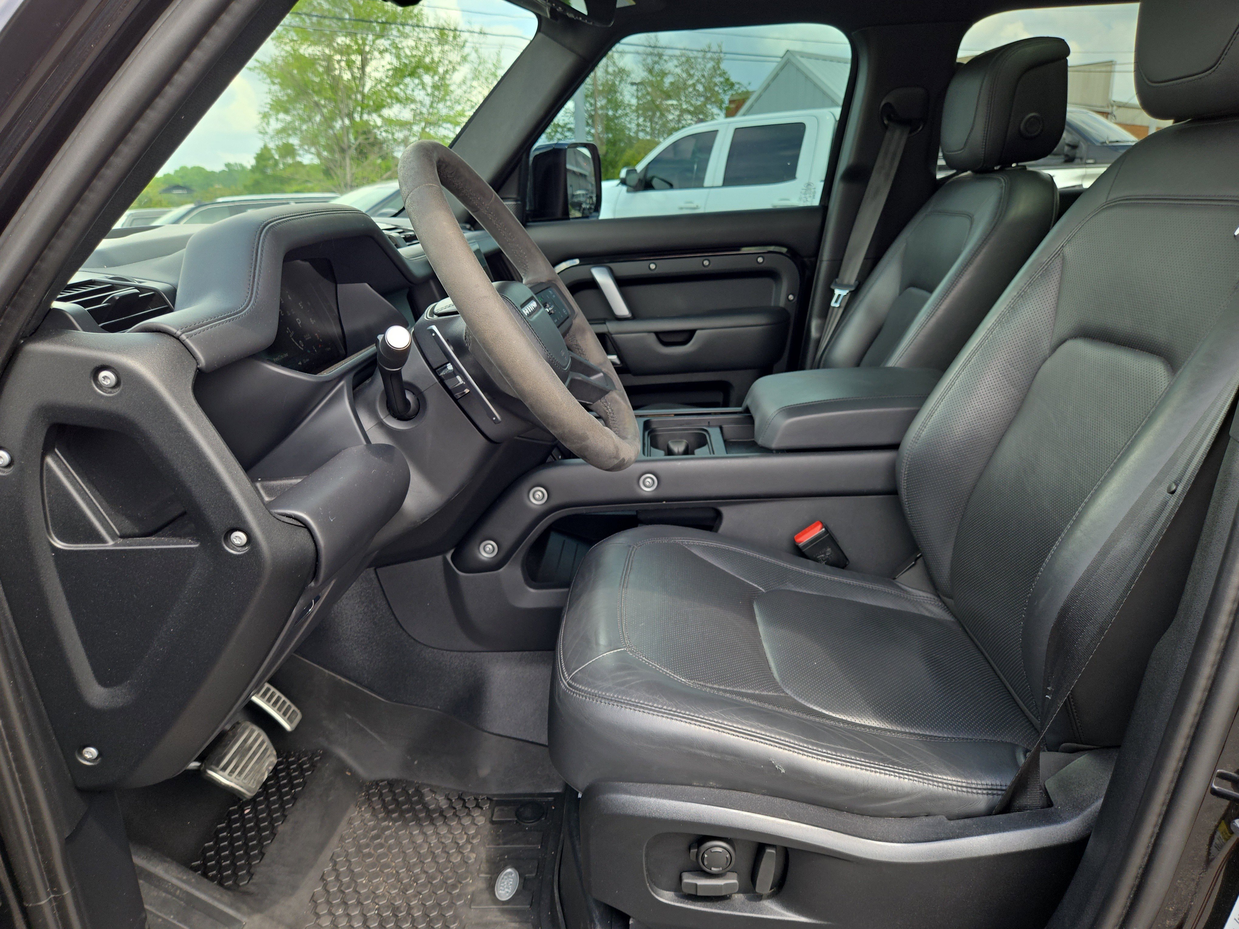 Used 2023 Black Land Rover V8 image 26
