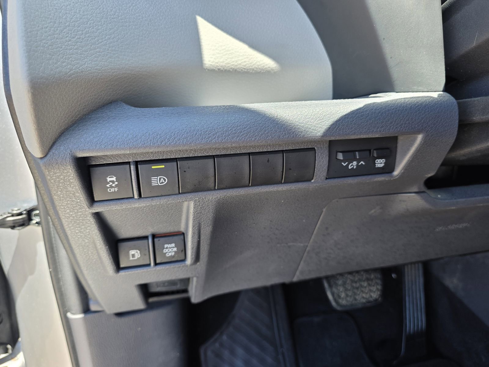 Used 2021 Silver Toyota XLE image 24