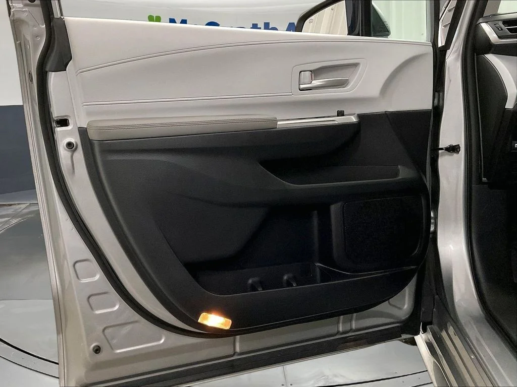Used 2025 Silver Toyota XLE image 27