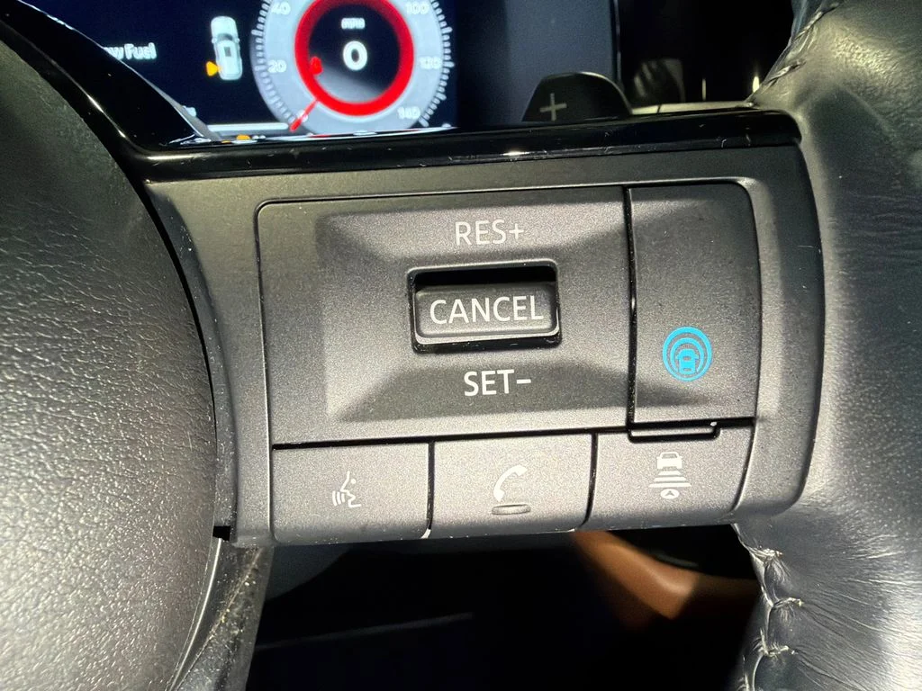 Used 2024 Super Black Nissan Platinum image 30