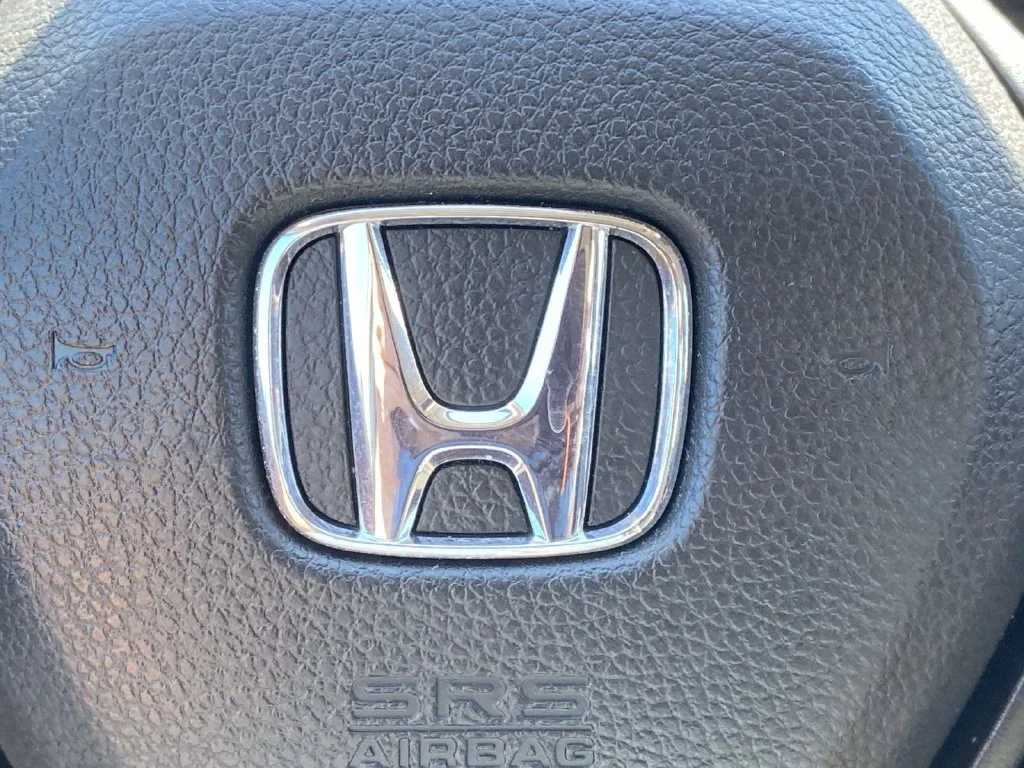 Certified Used 2025 White Honda SE image 31
