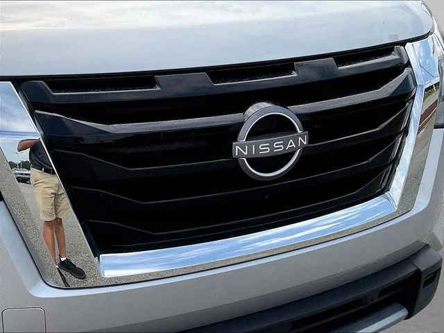 Used 2025 Silver Nissan SL image 34