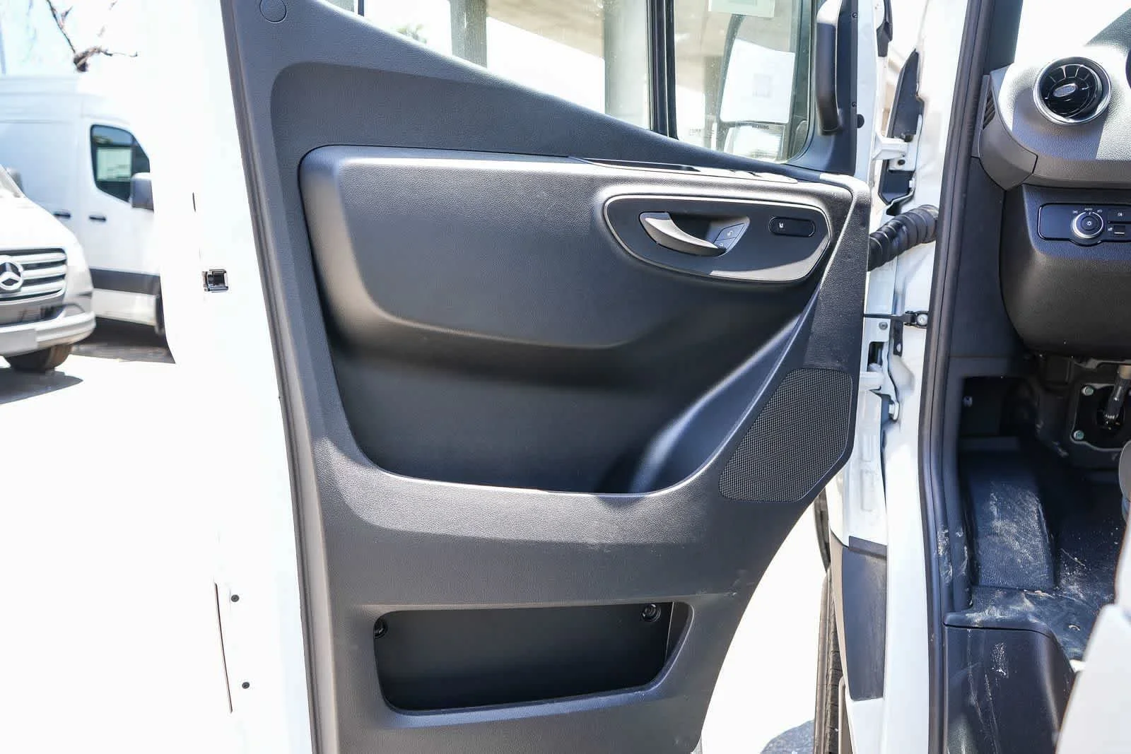 New 2025 Arctic+White Mercedes-Benz Cargo 144WB High Roof AWD 2.0L I4 Diesel Turbo HO image 23