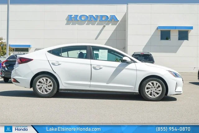 Used 2020 Quartz White Pearl Hyundai SE image 6