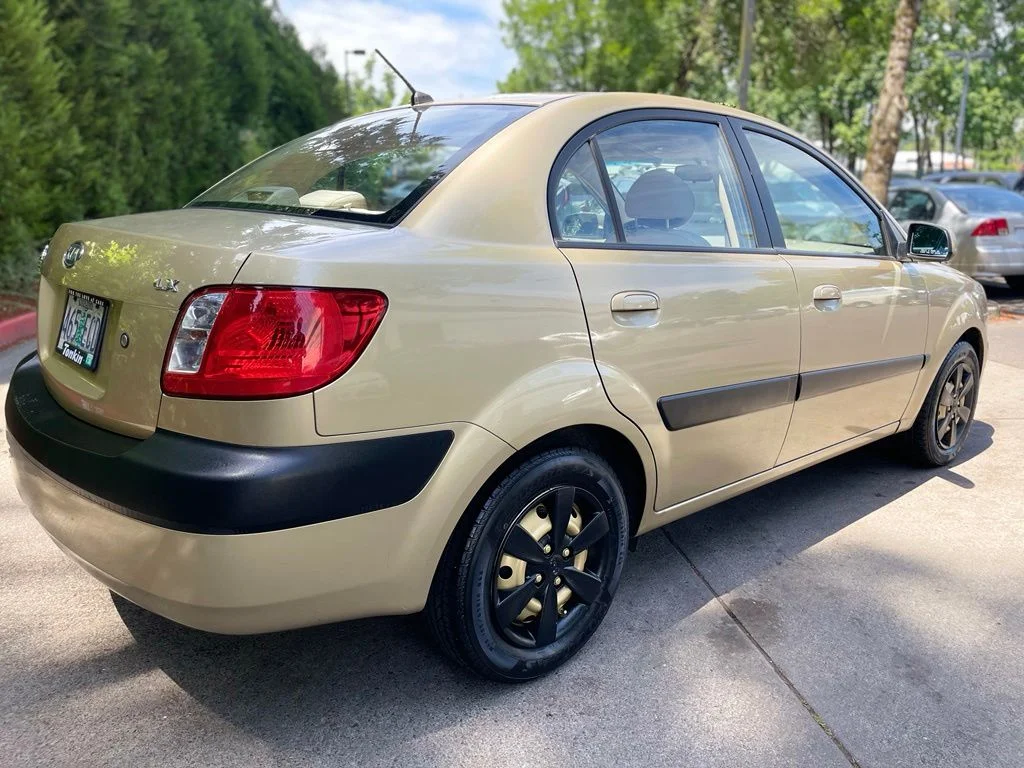 Used 2008 Cashmere / Beige Kia LX image 4