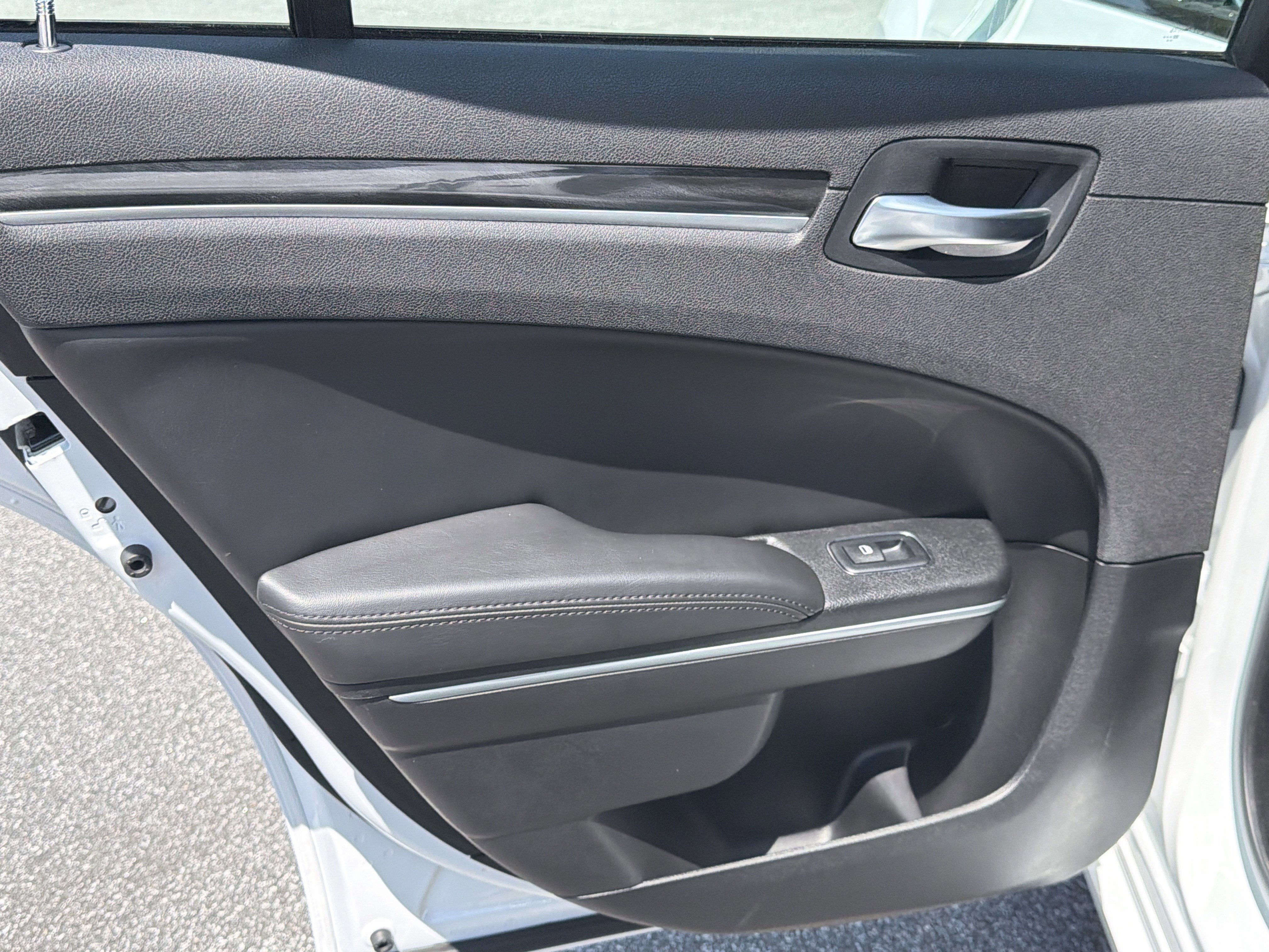 Used 2022 Bright White Clearcoat Chrysler Touring image 32