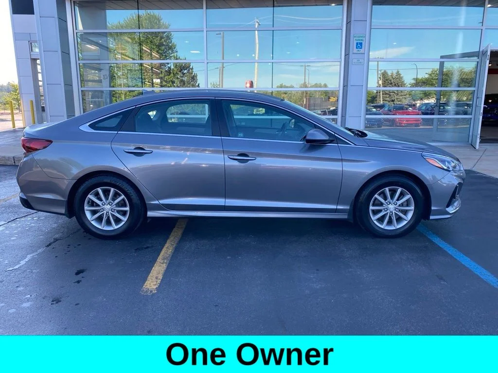Used 2019 Machine Gray Hyundai SE image 1