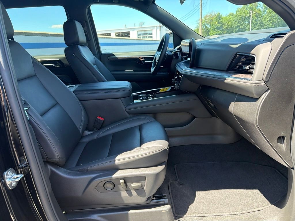 Used 2025 Black Chevrolet LT image 25