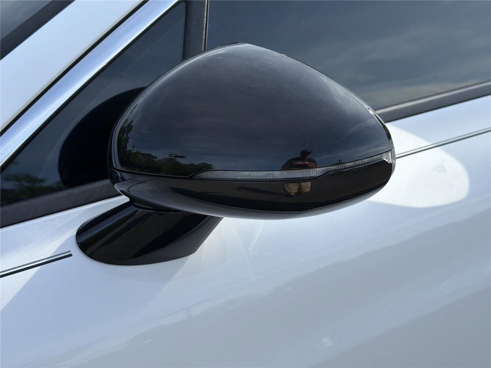 Used 2025 Snow White Pearl Kia GT-Line image 35
