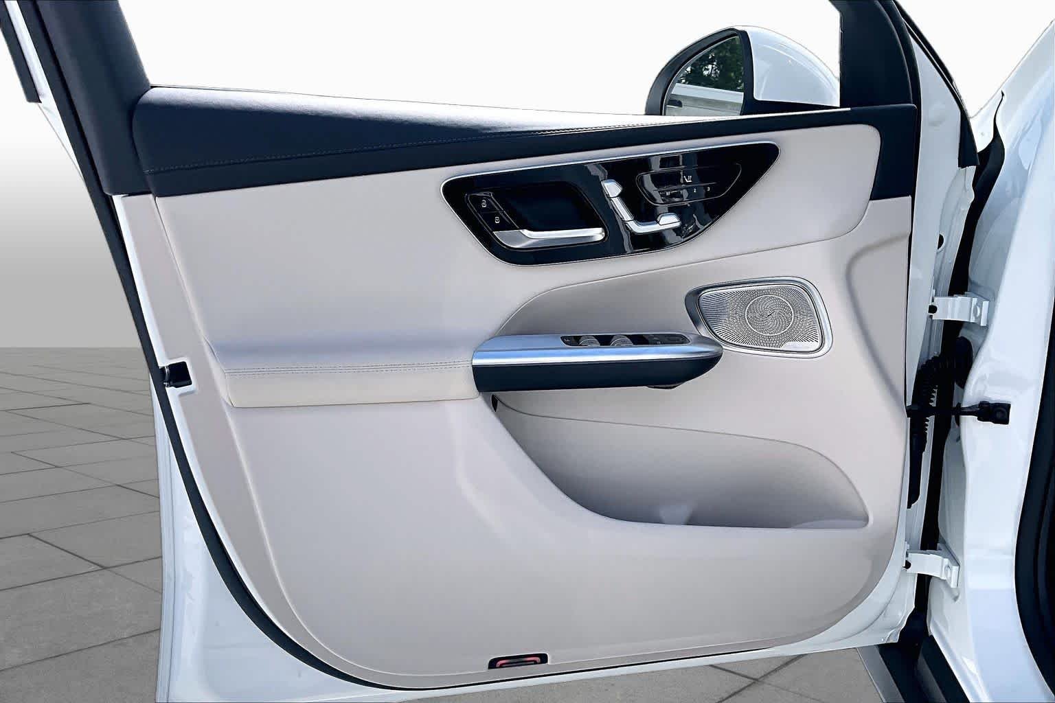 Used 2026 Polar White Mercedes-Benz GLC 300 image 22