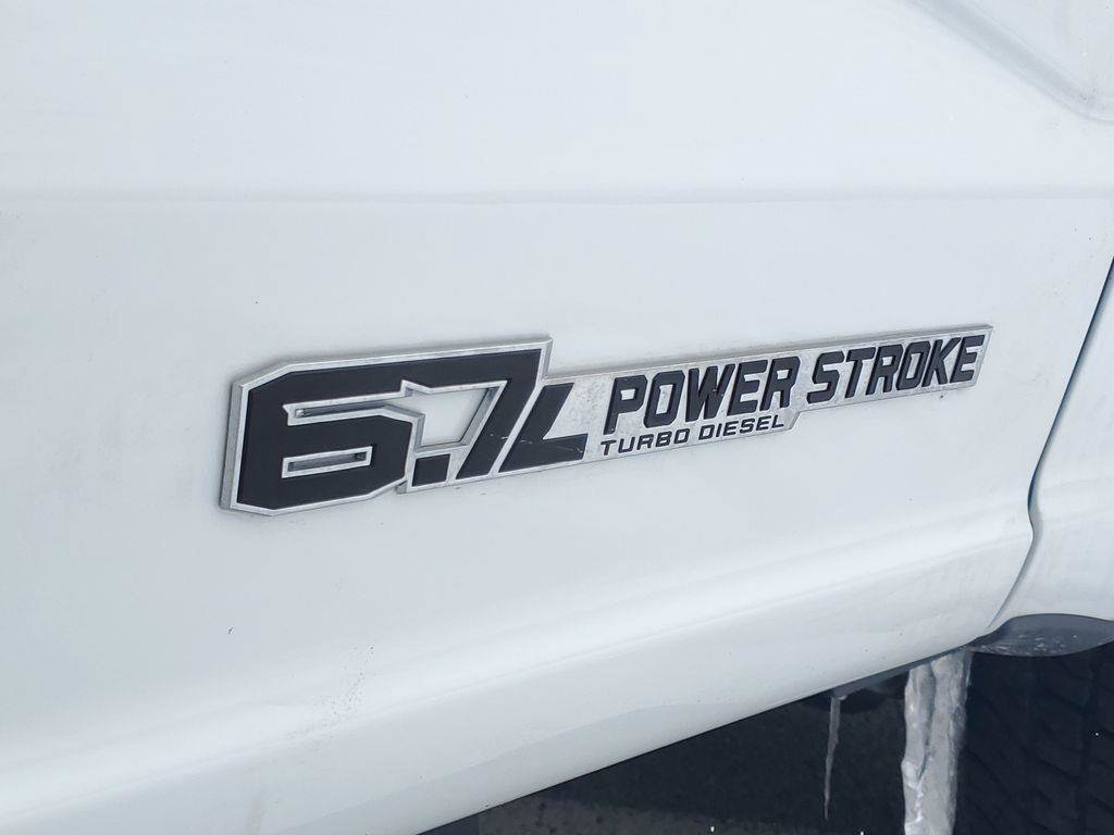 New 2025 Oxford White Ford F-350® XL image 30