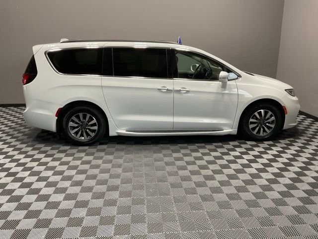 Certified Used 2021 Bright White Clearcoat Chrysler Touring image 7