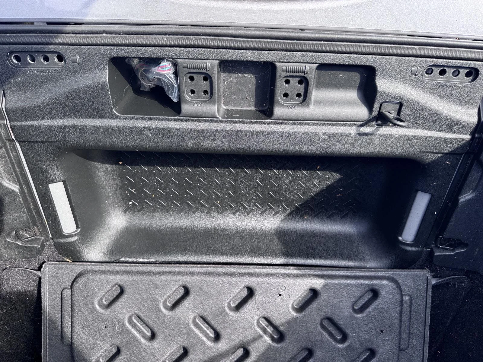 Used 2017 Billet Silver Metallic Clearcoat Jeep Sahara image 8