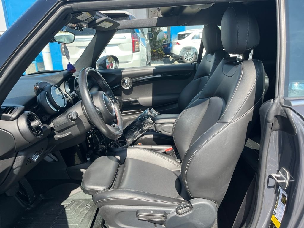 Used 2019 Gray MINI Signature image 9