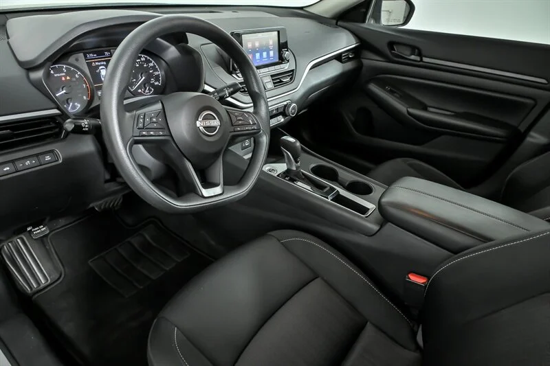 Used 2024 Brilliant Silver Metallic Nissan 2.5 S image 16