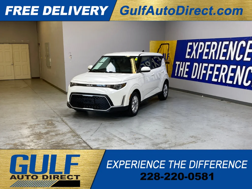 Used 2025 White Kia LX image 4