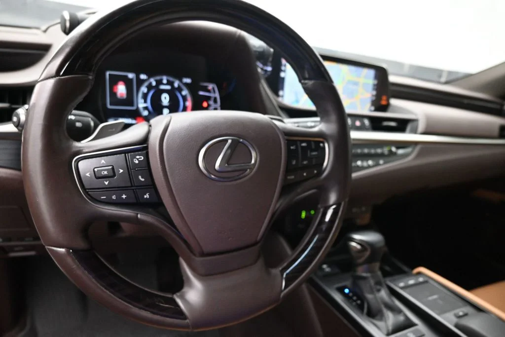 Used 2021 White Lexus 350 image 24