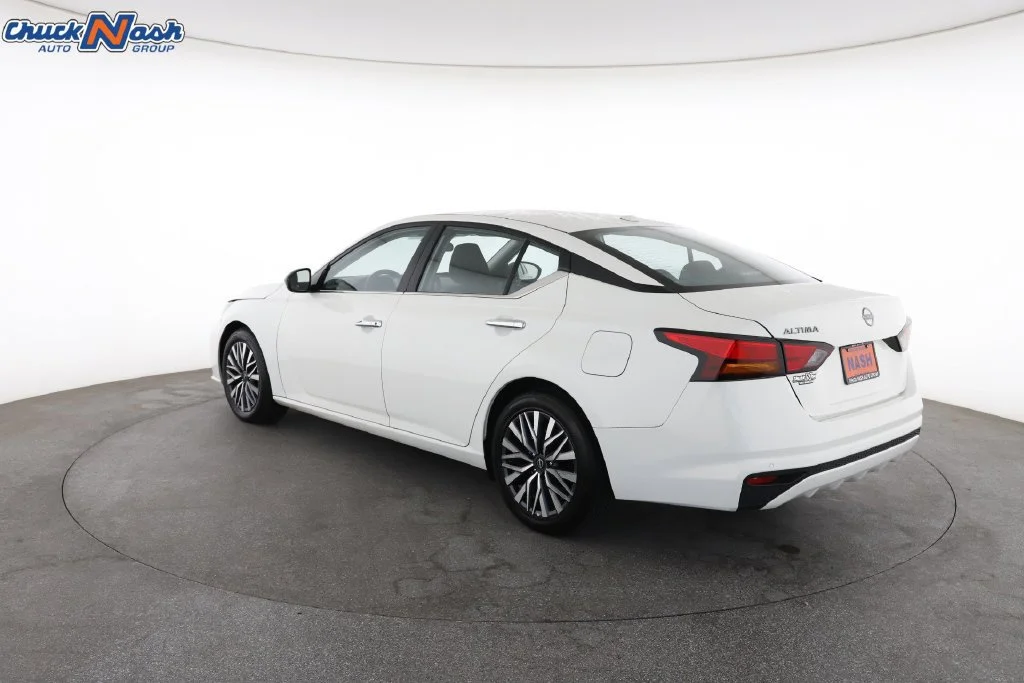 2025 Nissan Altima SV - Photo 9