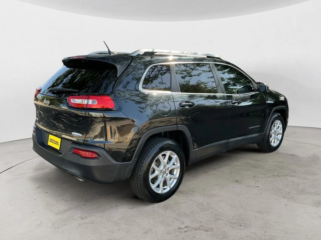 Used 2014 Black Jeep Latitude image 5