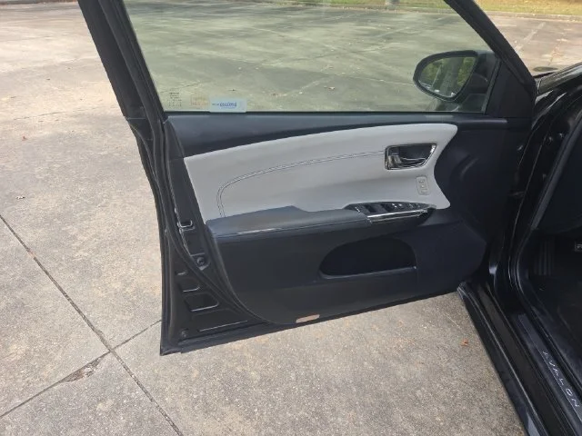 Used 2013 Black Toyota Limited image 22