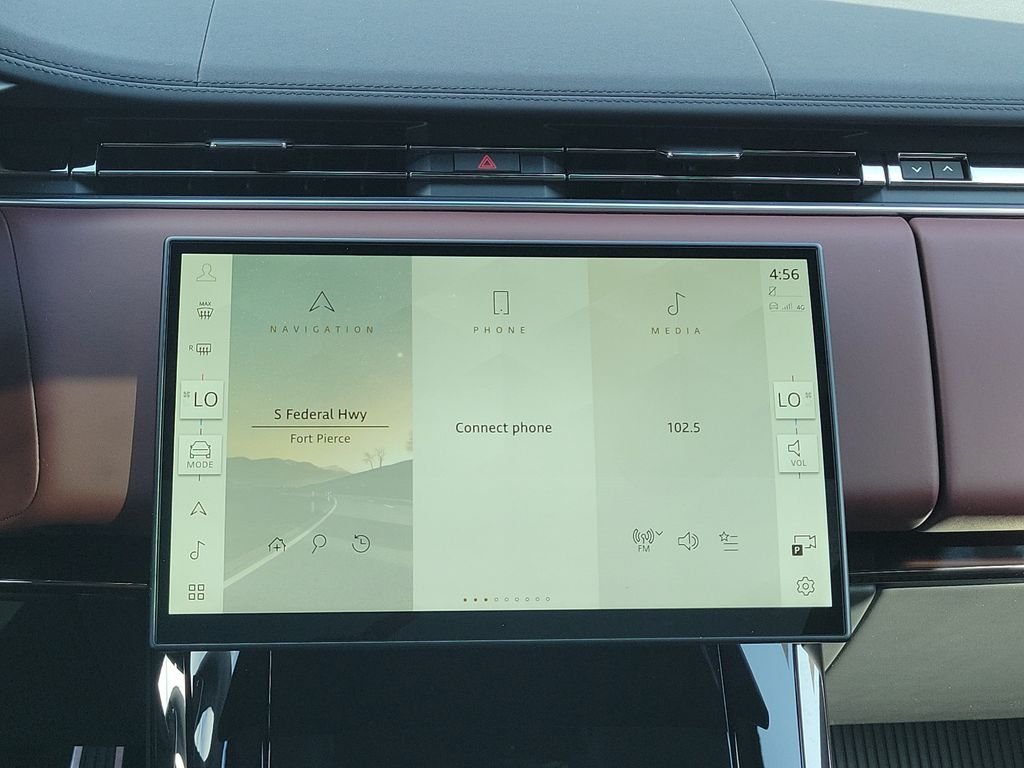 New 2026 Fuji White LAND ROVER Dynamic SE image 21