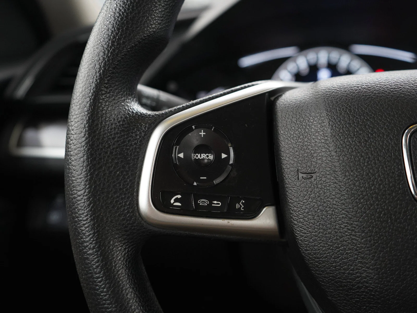 Used 2017 White Honda LX CVT image 23
