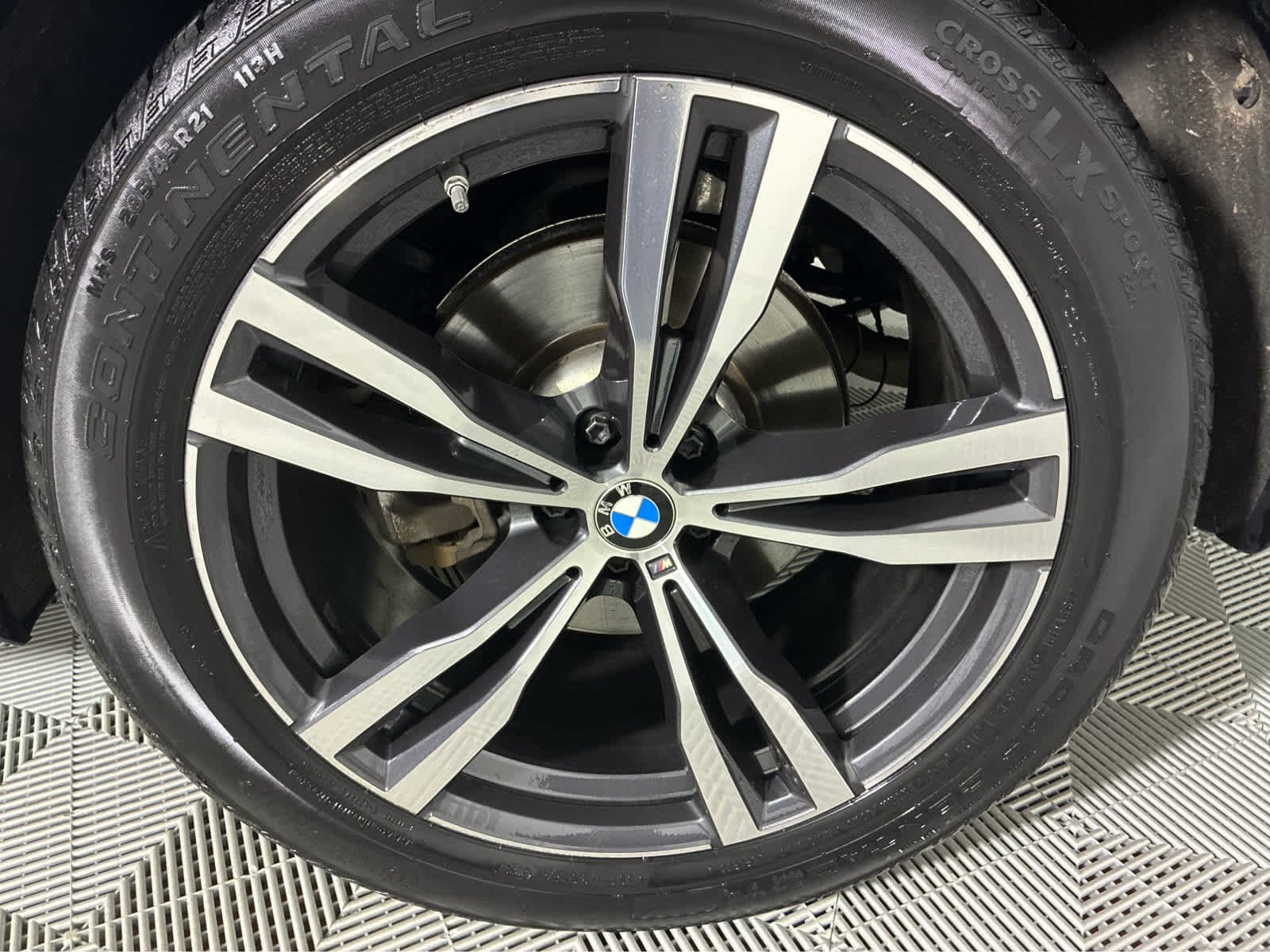 Used 2024 Carbon Black Metallic BMW xDrive40i image 9
