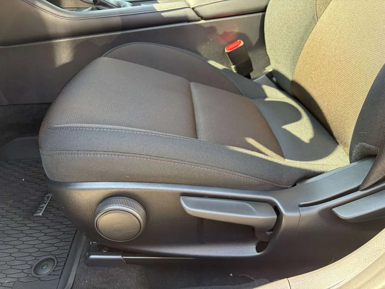 Used 2025  Mazda GS image 21