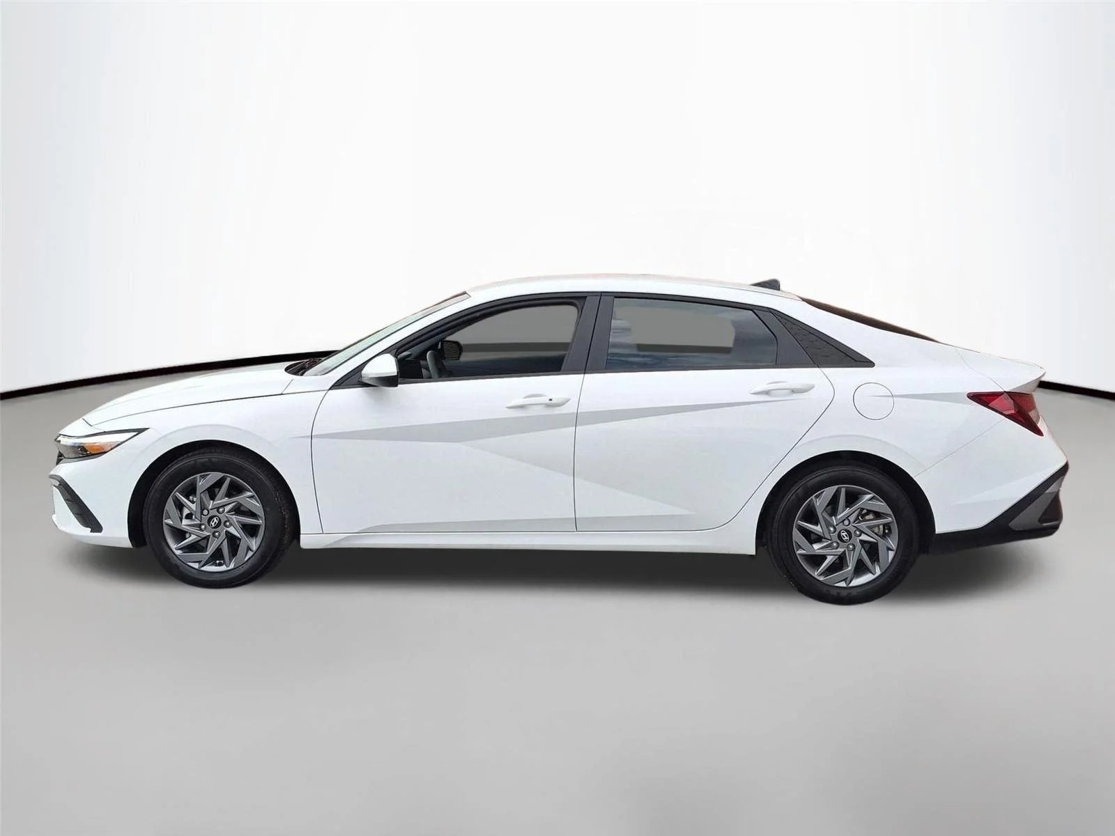 Certified 2024 Hyundai Elantra SEL with VIN KMHLM4DG5RU644031 for sale in North Wilkesboro, NC