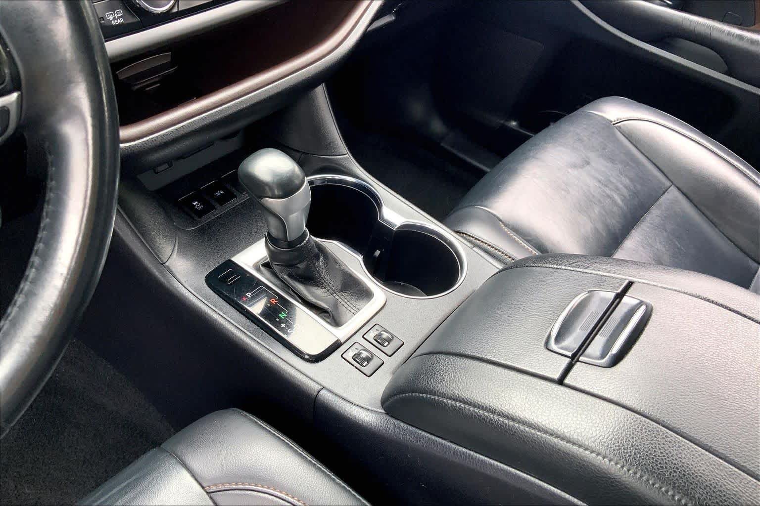 Used 2019 Celestial Silver Metallic Toyota XLE image 17