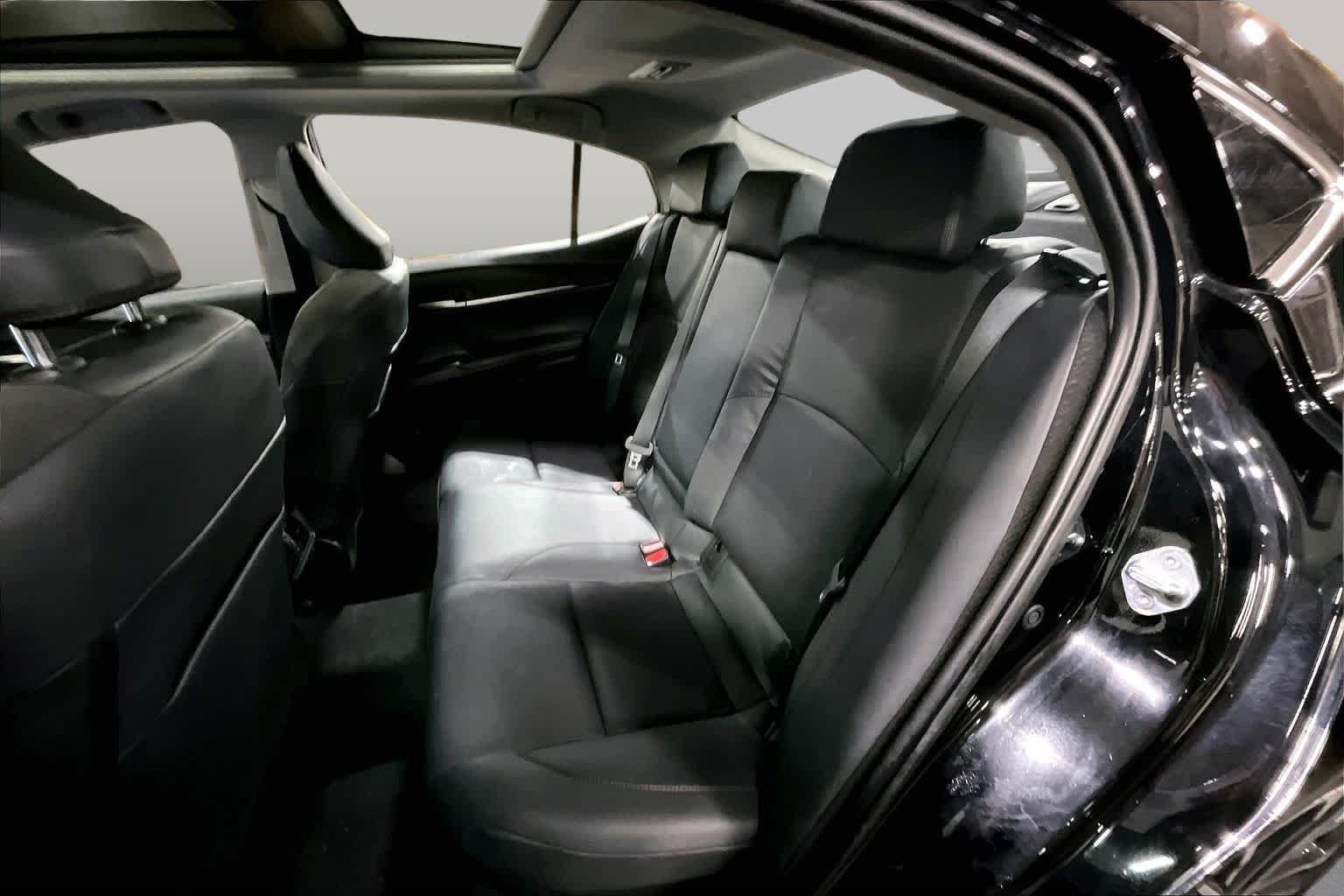 Used 2025 Midnight Black Metallic Toyota XLE image 21