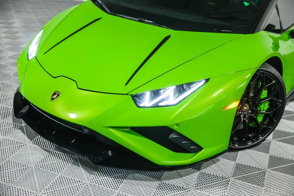 Used 2021 Green Lamborghini Base image 12